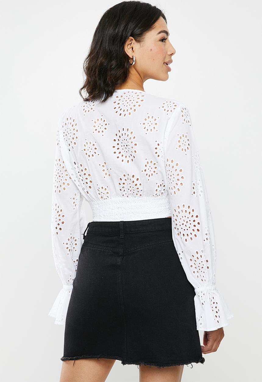 Missguided - Broderie anglais lace up crop top - white