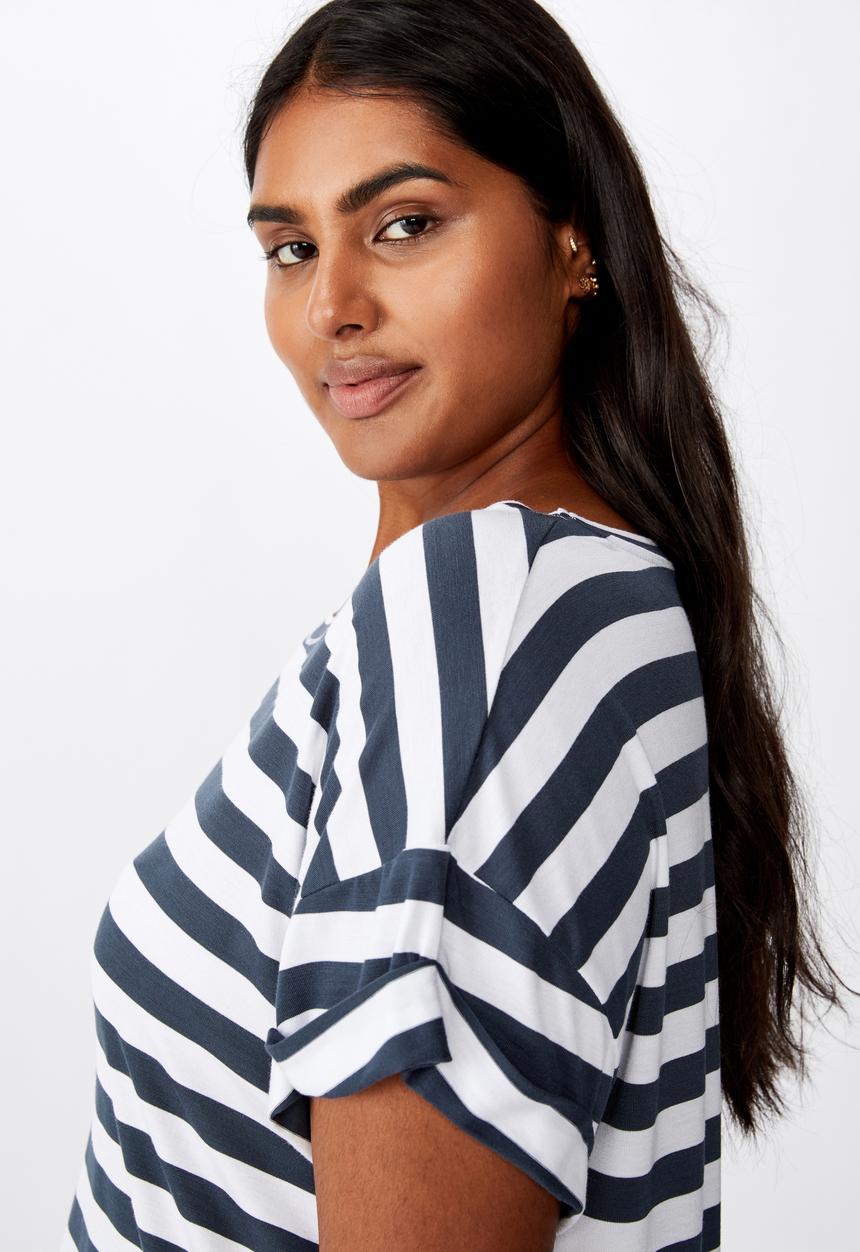 Cotton On - Curve sleep recovery hip grazer T-shirt - navy & white 