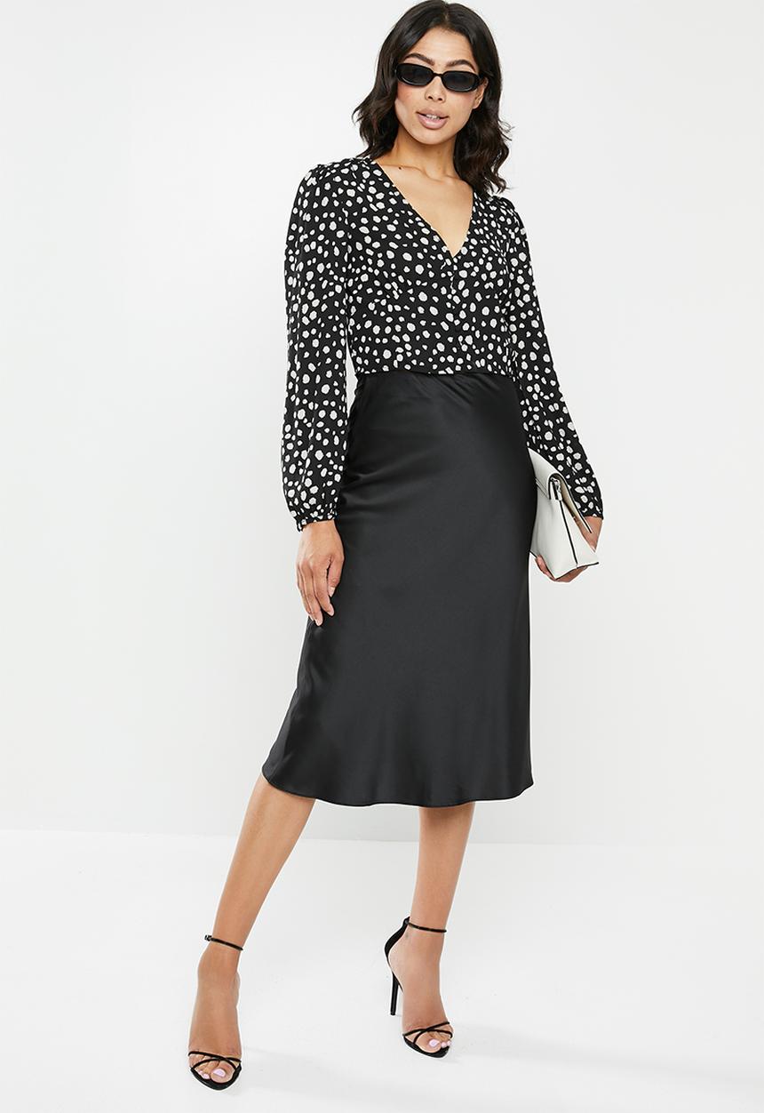 Missguided - Spot cup detail button front balloon sleeve top - black & white