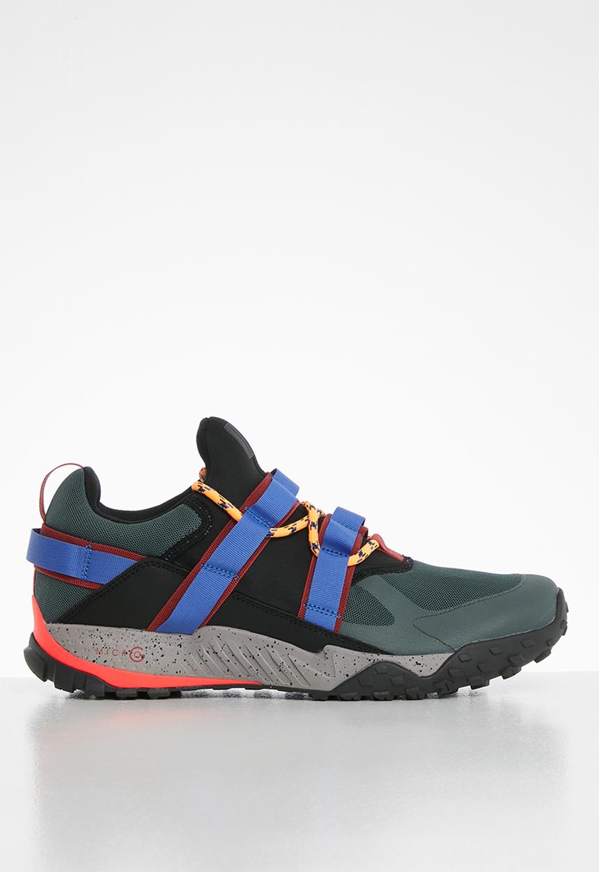 Under Armour - Valsetz Trek - pitch gray / black