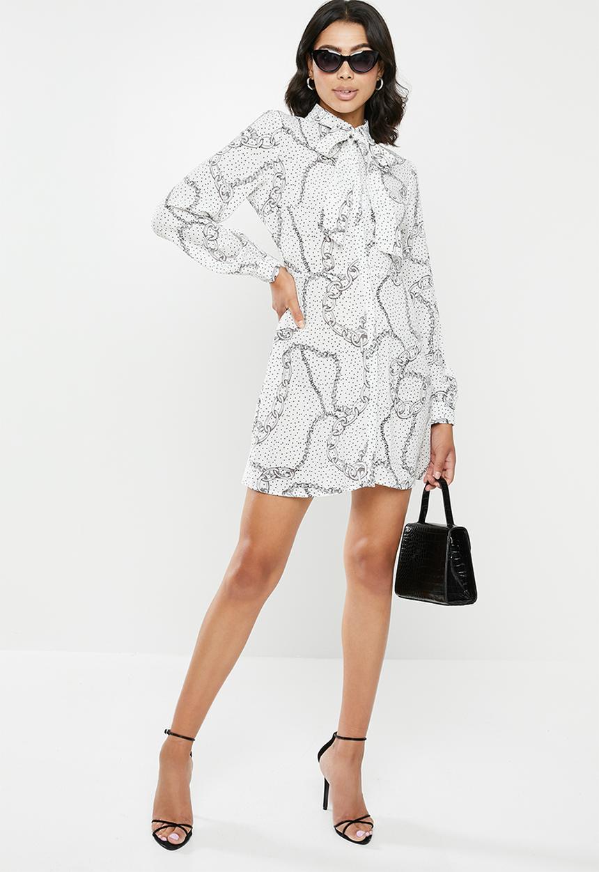 Missguided - Chain print pussybow shirt dress - white