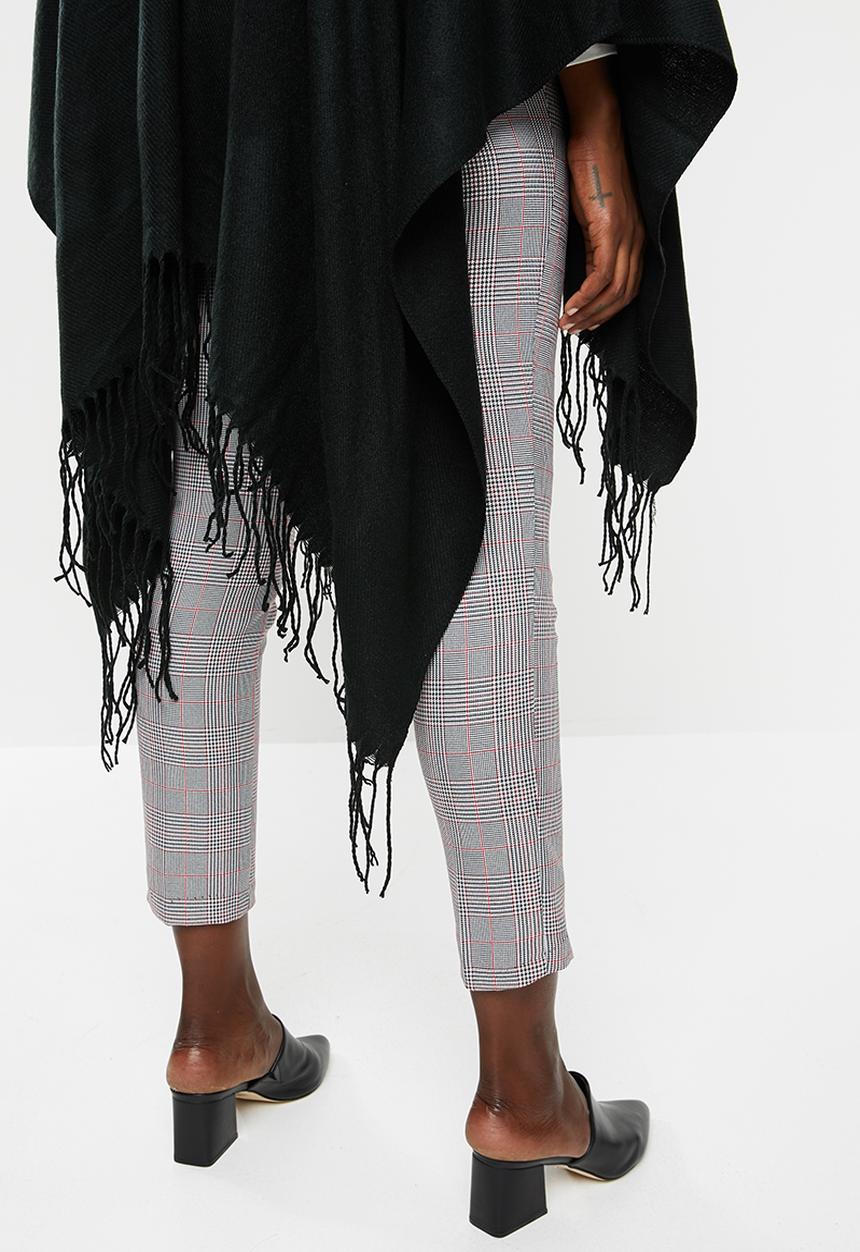 edit - Buttercup poncho - black