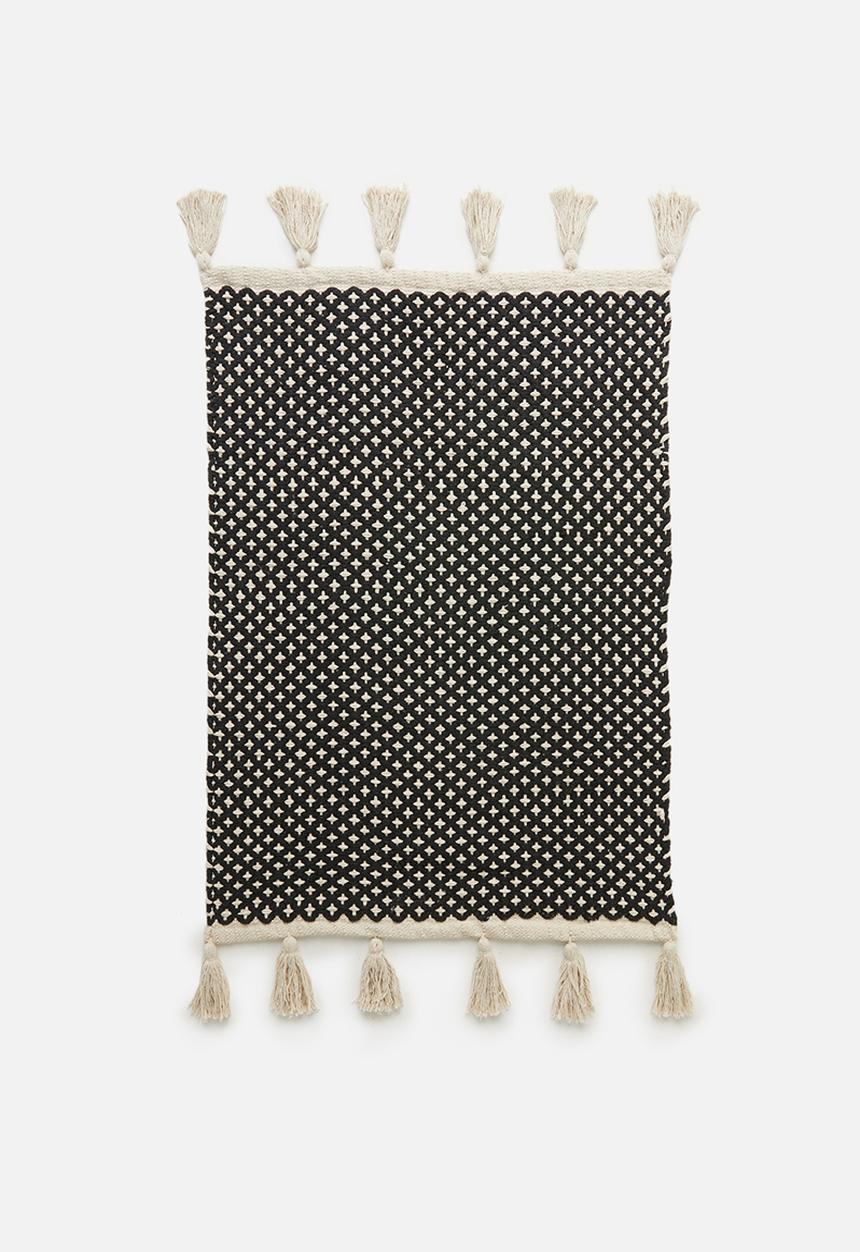 Sixth Floor - Woven bath mat with tassels - black & white