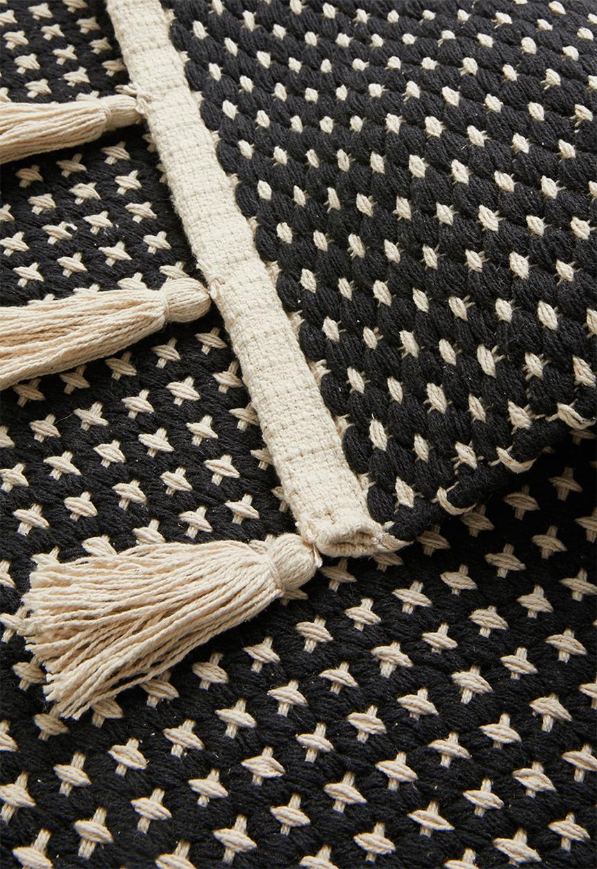 Sixth Floor - Woven bath mat with tassels - black & white