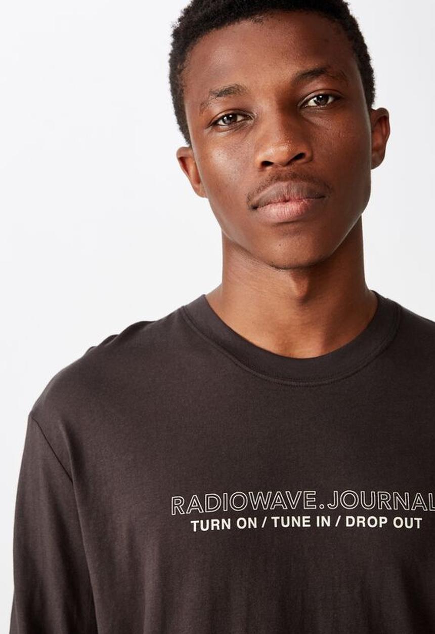 Cotton On - Tune in drop out tbar long sleeve tee - washed black