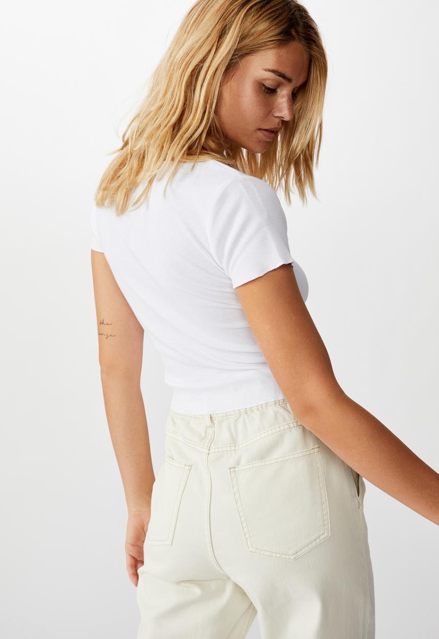 Cotton On - Arden raw edge V-neck short sleeve top - white