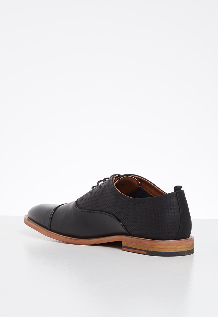Call It Spring - Liro - black