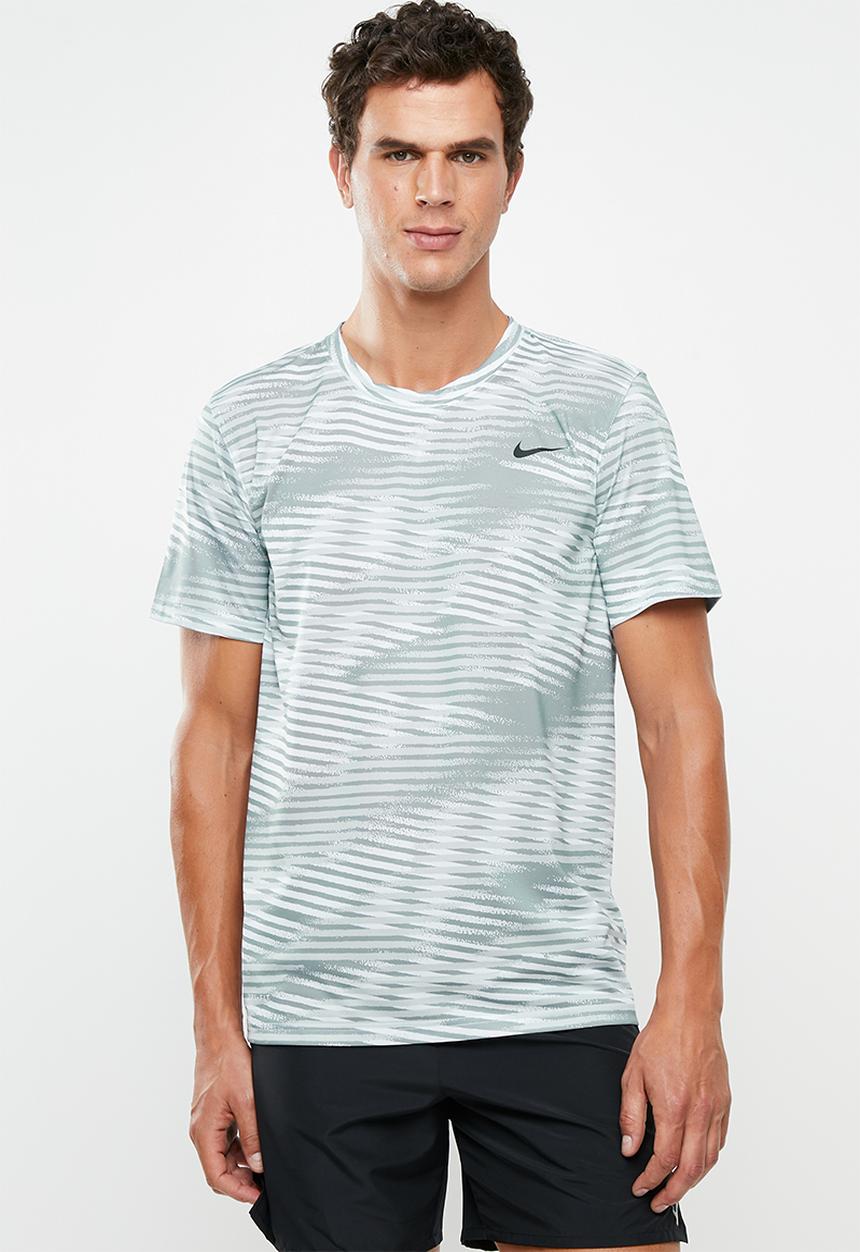 Nike - Nike dry leg seasonal all over print tee - white & grey 