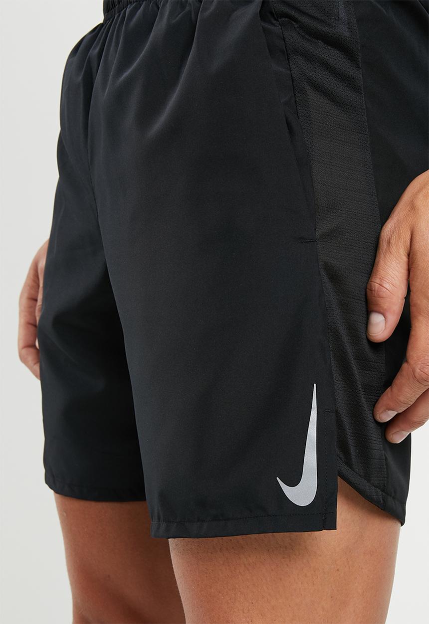 Nike - Nike challenger 7-inch shorts - black