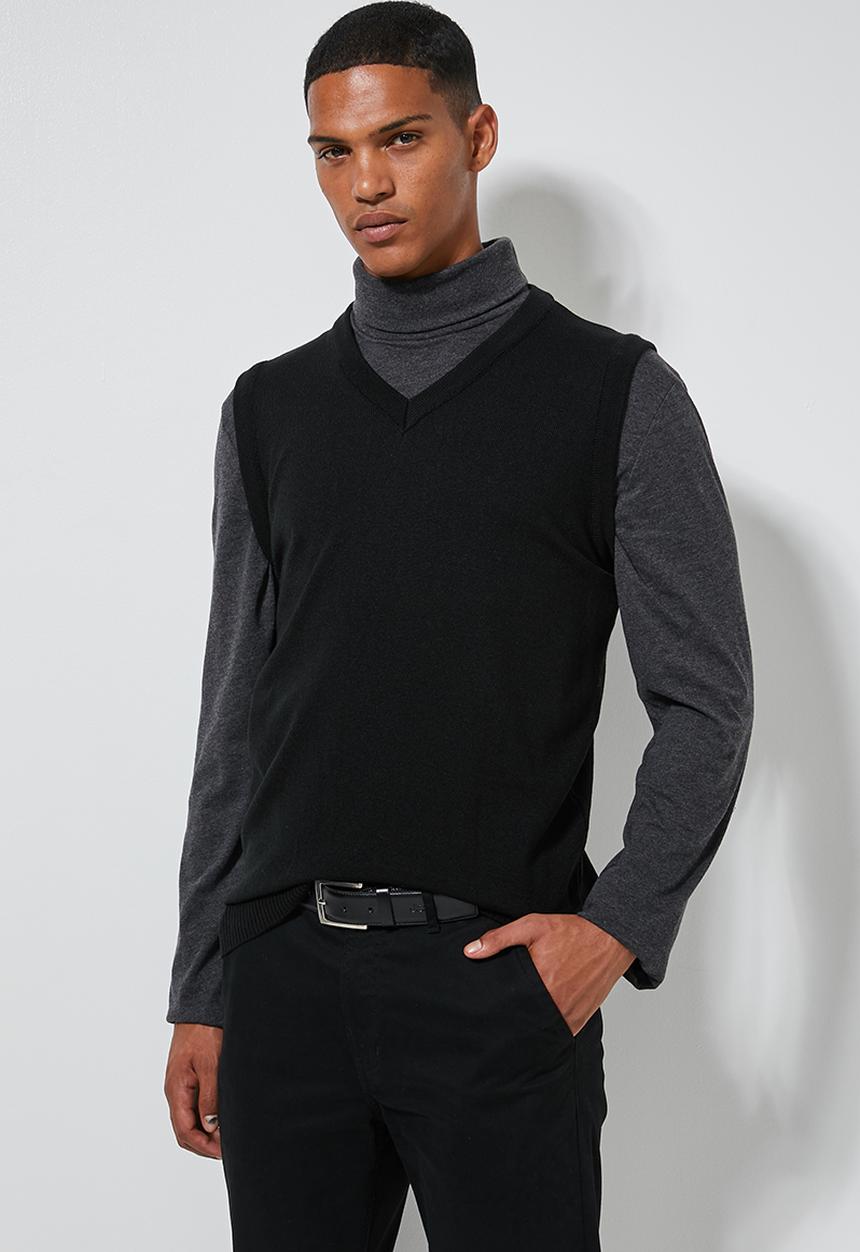 Superbalist - Sleeveless slim fit v-neck knit - black