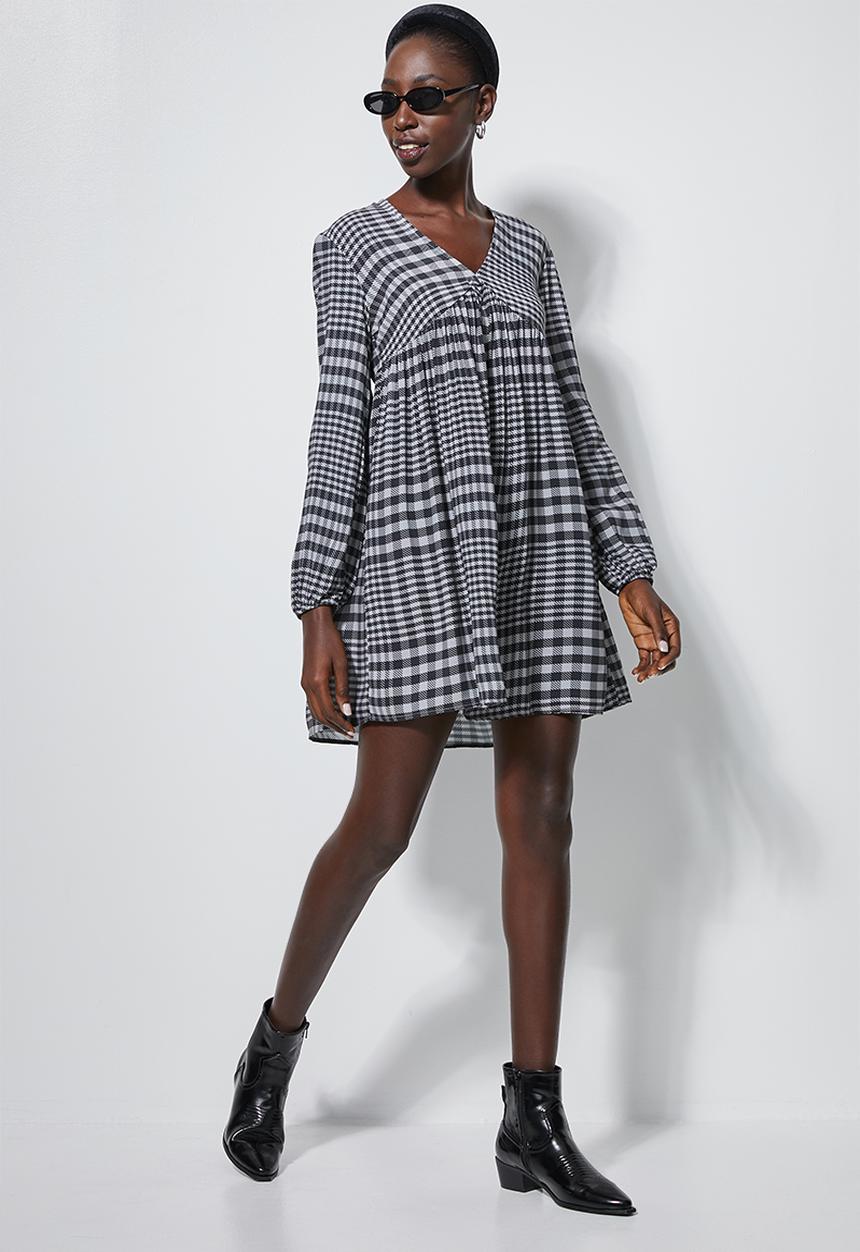 Superbalist - V-neck swing dress - grey grid check