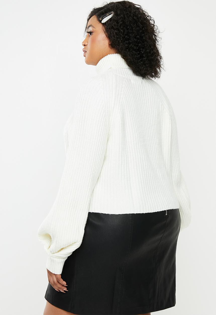 Missguided - Plus roll neck ribbed tuck sleeve jumper - white