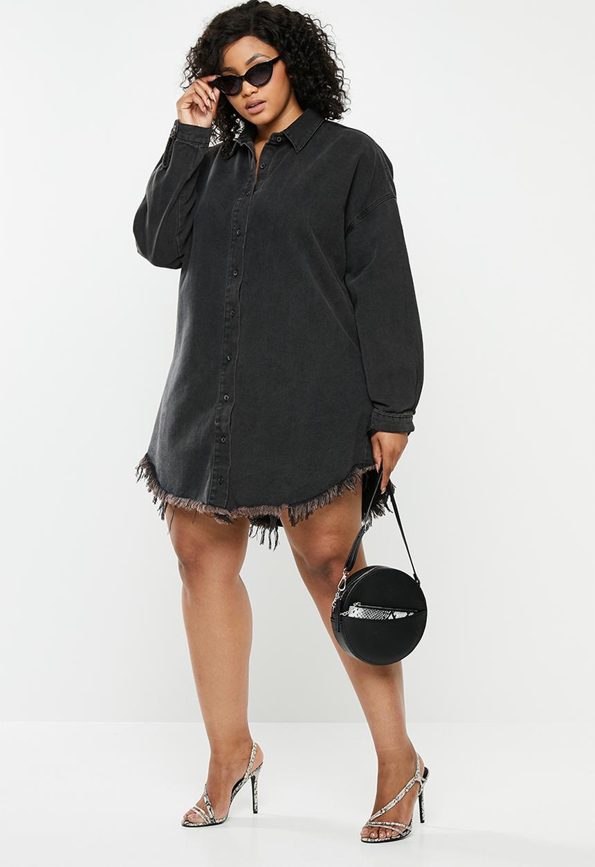 Missguided - Curve oversized fray hem denim dress - black