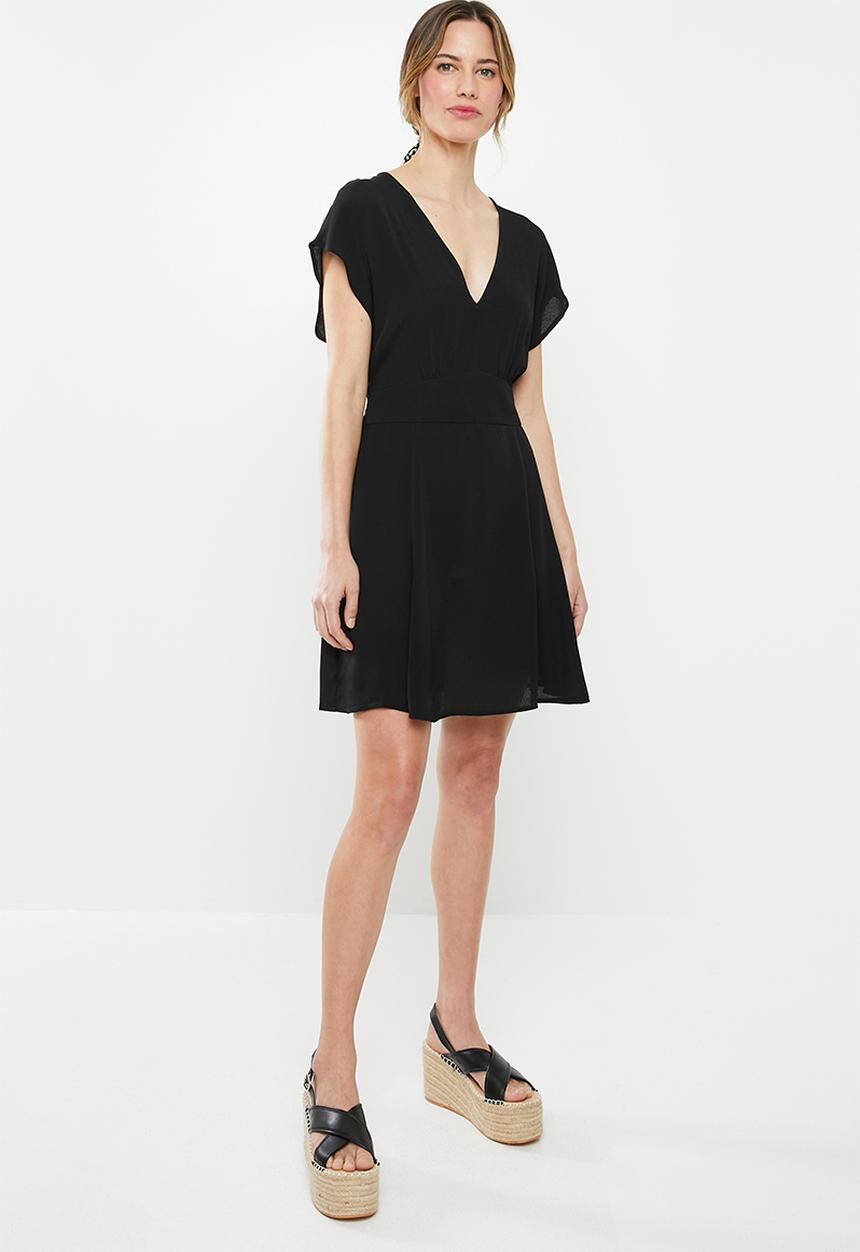 Cotton On - Woven ultimate tea dress - black