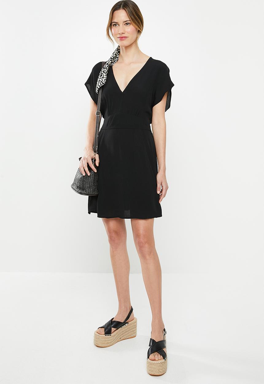 Cotton On - Woven ultimate tea dress - black