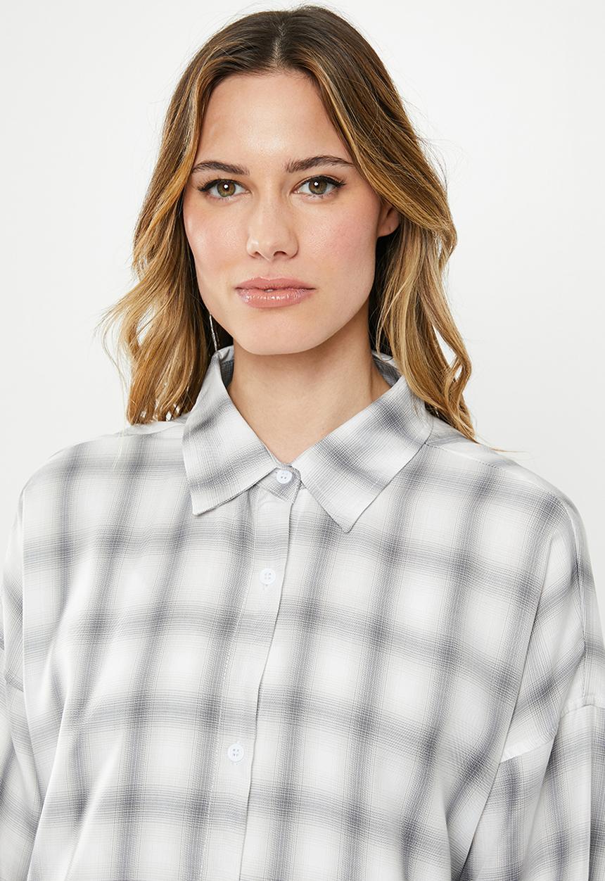 Missguided - Oversized check shirt and cami dress - white & grey