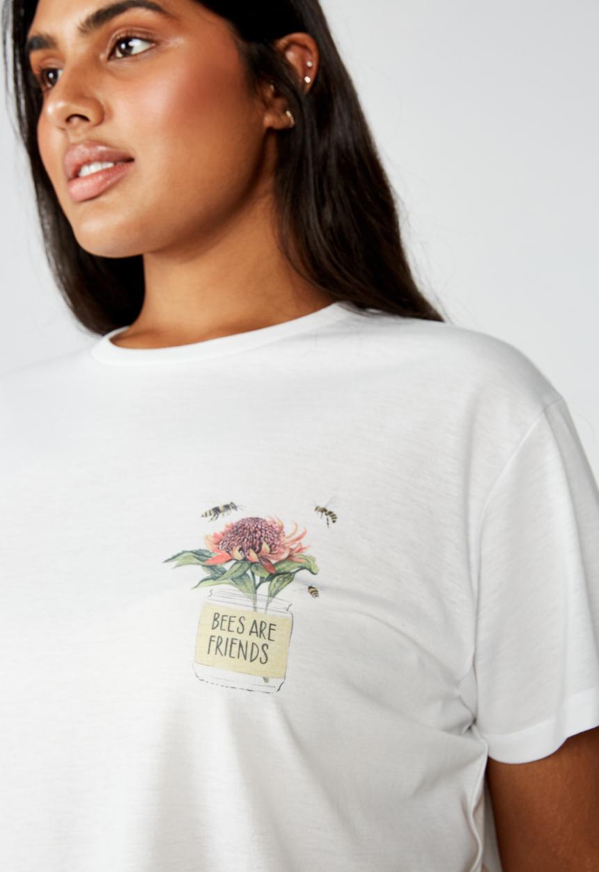 Cotton On - Curve graphic tee bees are friends - white