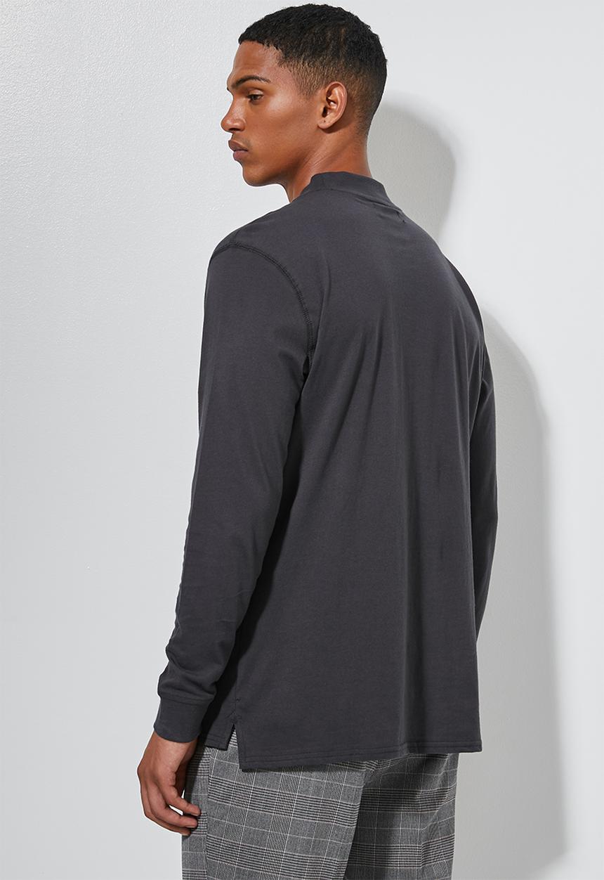 Superbalist - High neck pocket tee - black