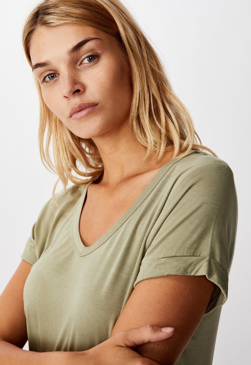 Cotton On - Karl short sleeve v neck top - green 