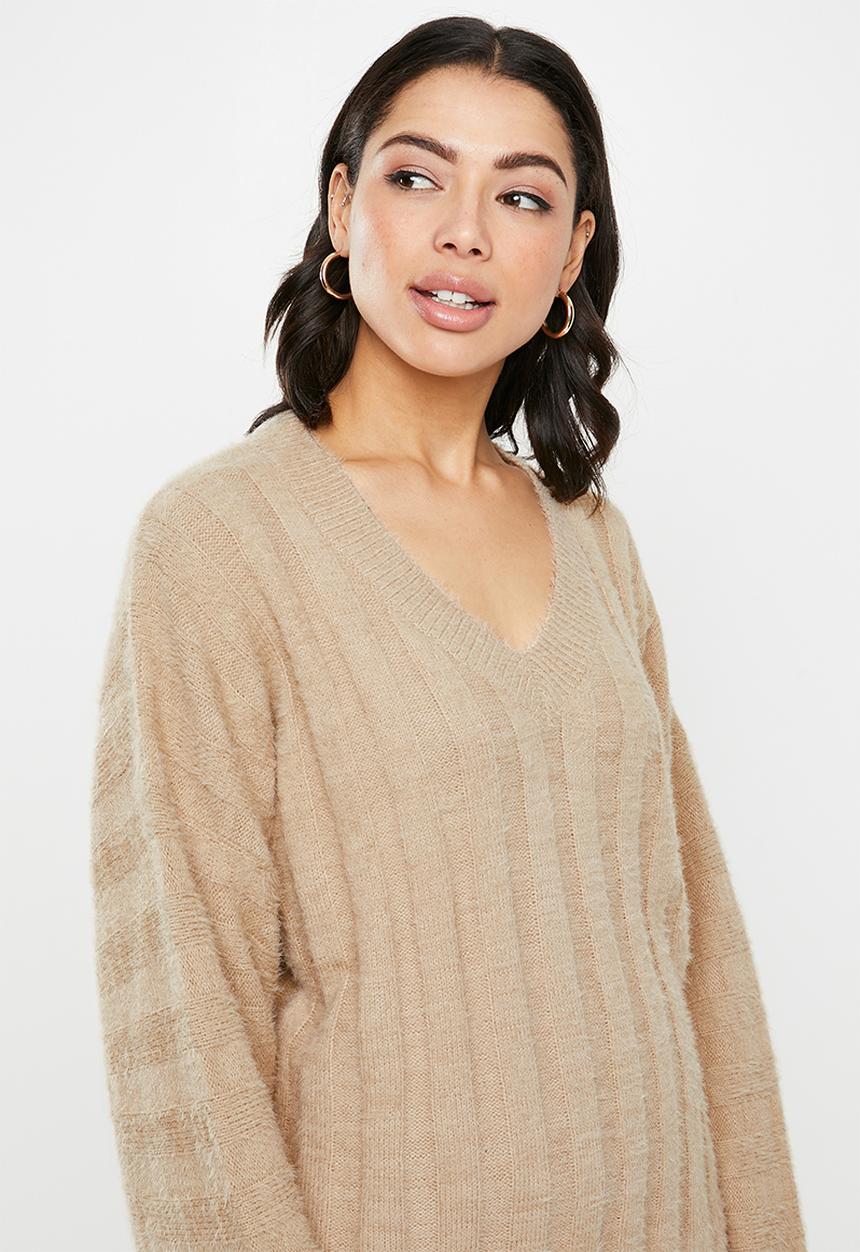 Missguided - Fluffy v-neck jumper - beige
