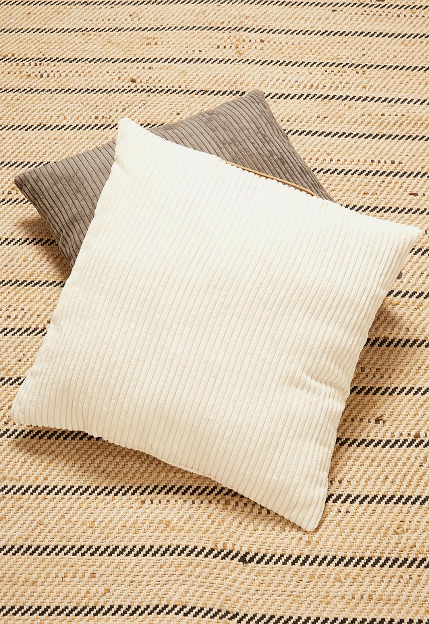 H&S - Corduroy cushion - cream