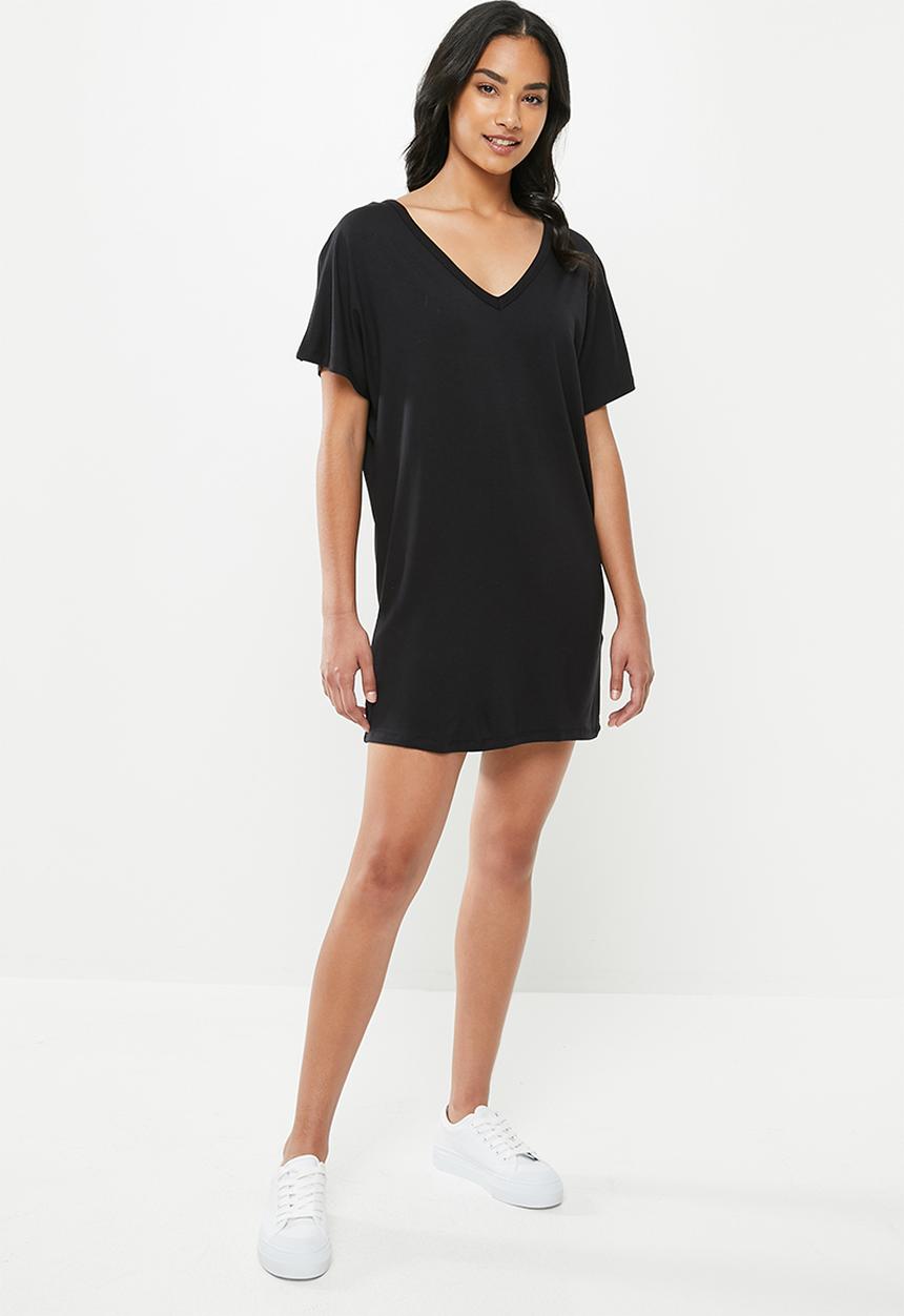 Missguided - Petite wide V-neck T-shirt dress - black