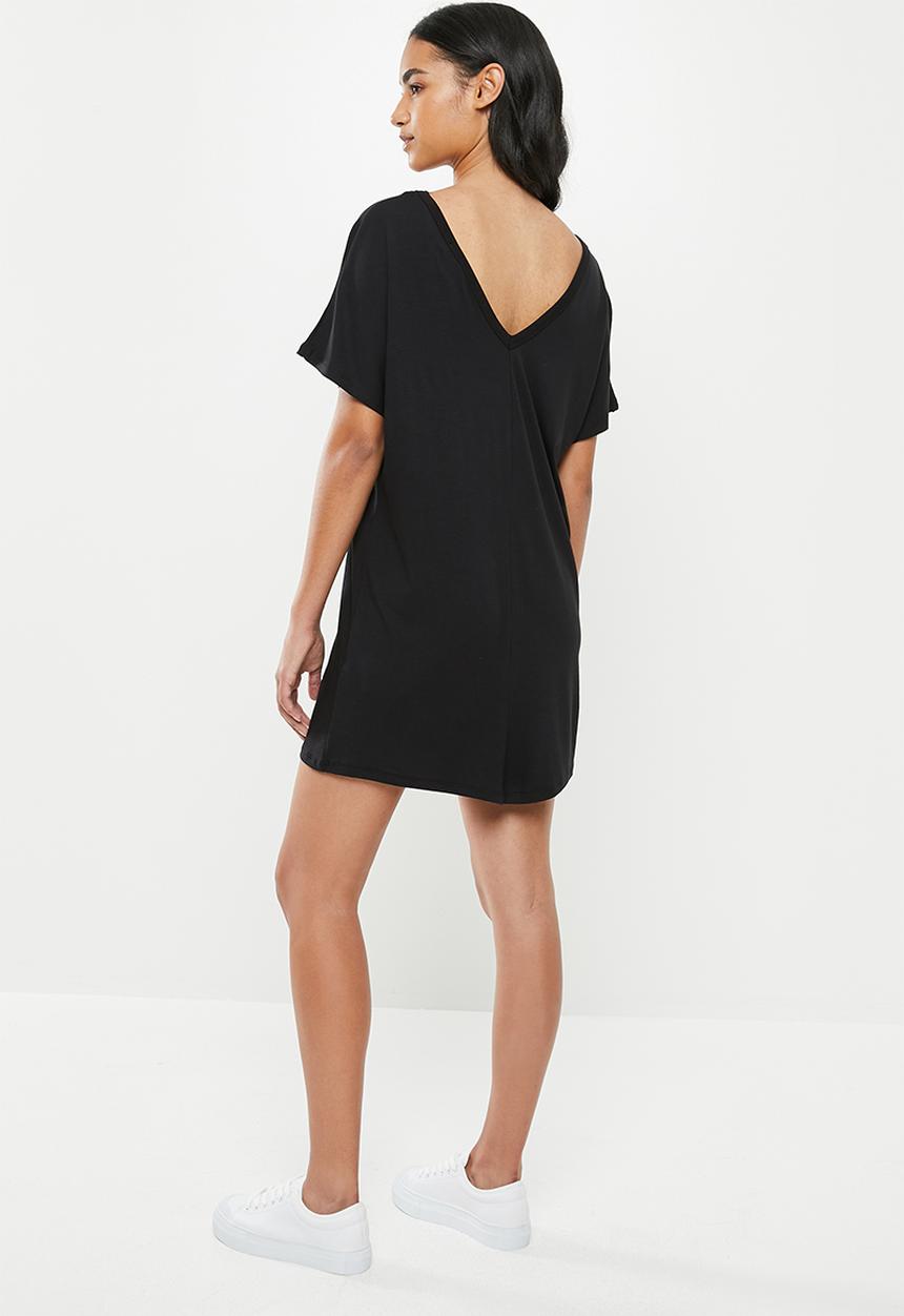 Missguided - Petite wide V-neck T-shirt dress - black