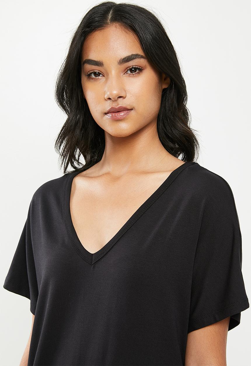 Missguided - Petite wide V-neck T-shirt dress - black