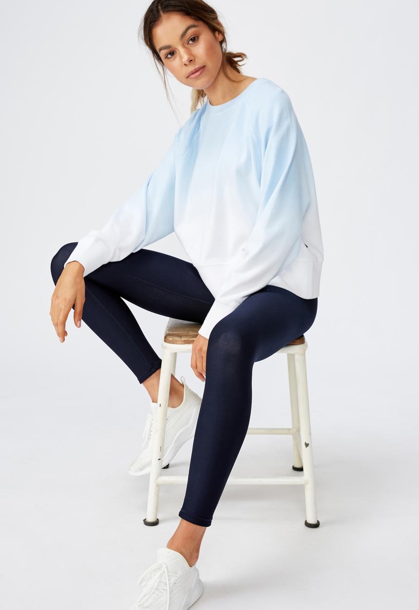 Cotton On - Raglan sleeve crew fleece dip dye - sky blue