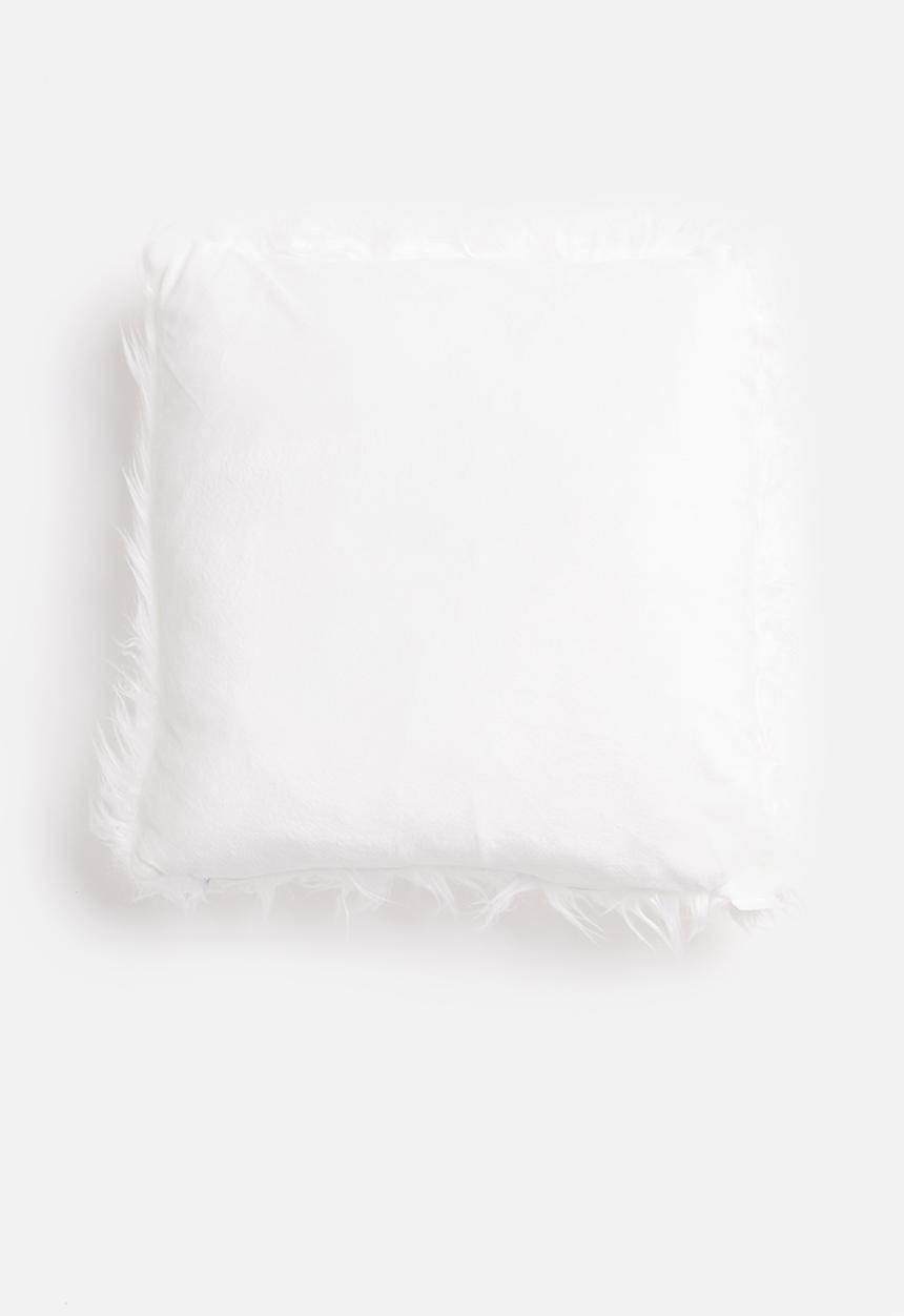 H&S - Fuzzy cushion - white