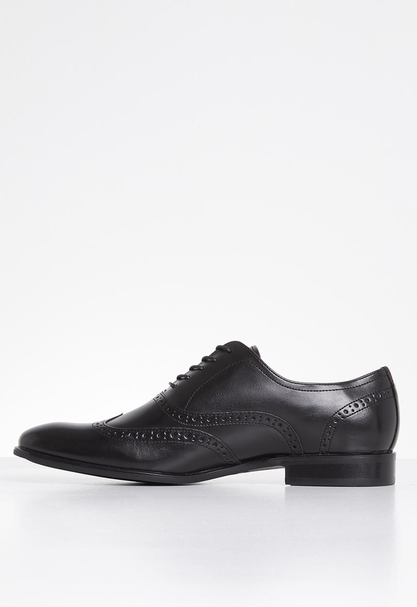 Call It Spring - Hallervorde - black