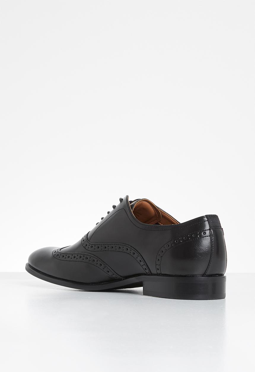 Call It Spring - Hallervorde - black