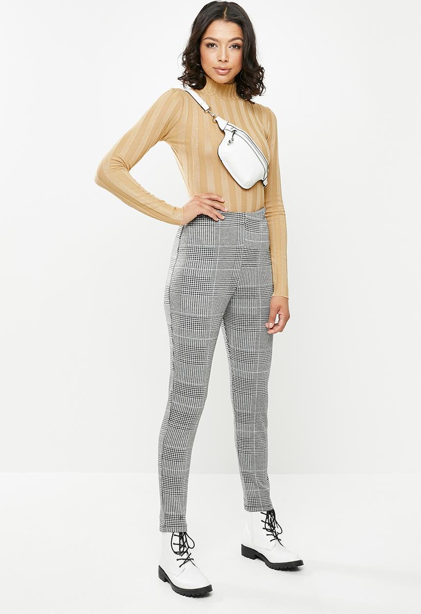 Missguided - Extreme rib high neck knitted bodysuit - beige