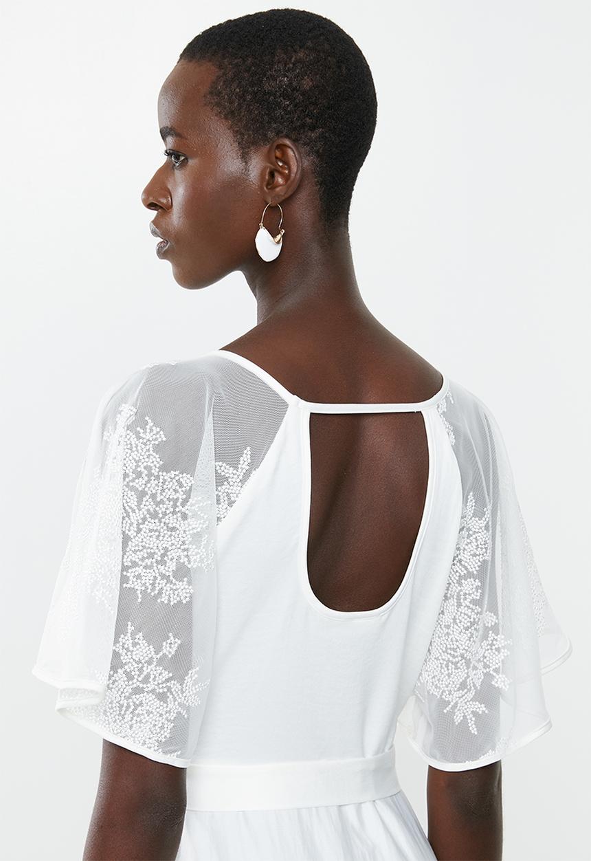 AMANDA LAIRD CHERRY - Overlay dress with flutter sleeves - white