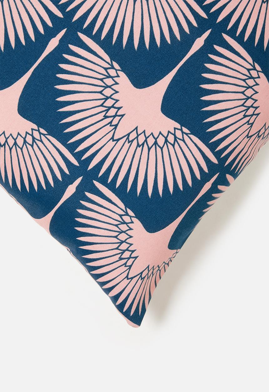 Grey Gardens - Swans cushion cover - blue