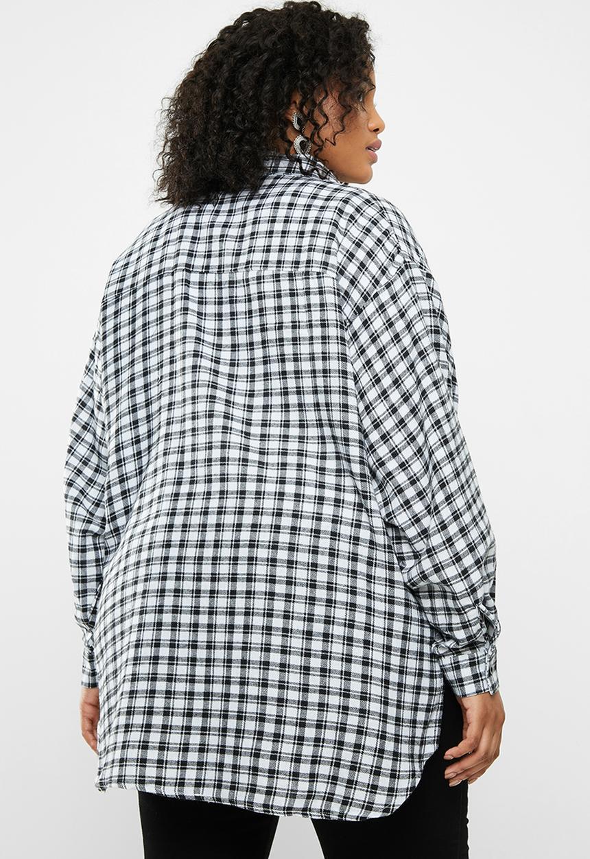 Missguided - Curve oversized micro check shirt - white & black 