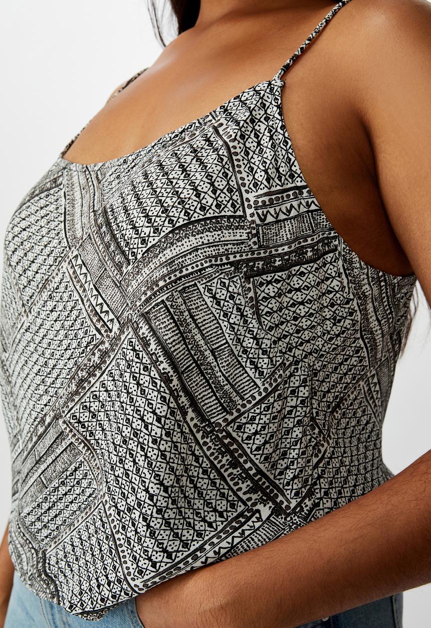 Cotton On - Curve astrid cropped scoop neck cami billie spliced geo - black & whit