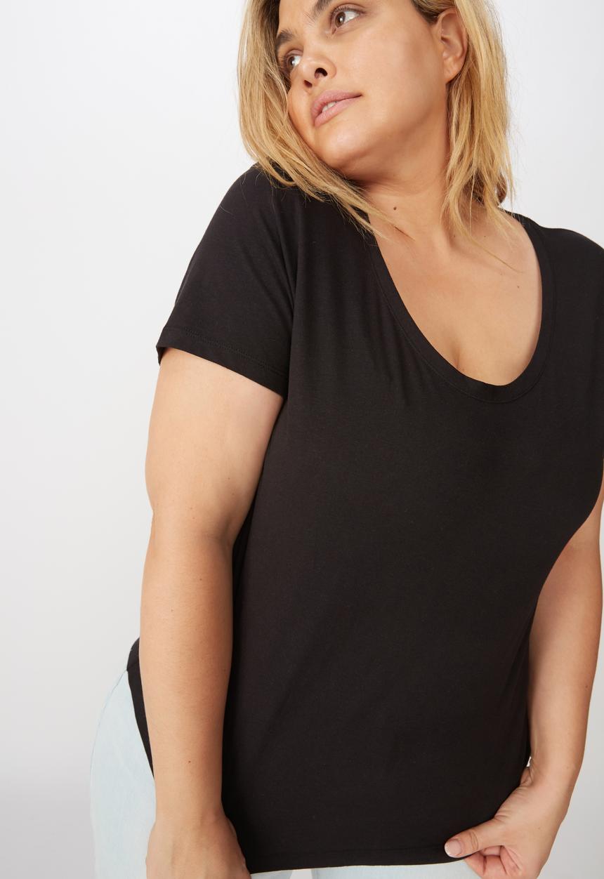 Cotton On - Curve the one scoop tee - black