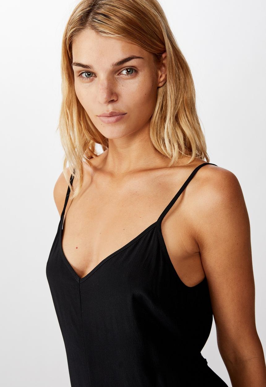 Cotton On - Woven Vicky V-neck jumpsuit - black