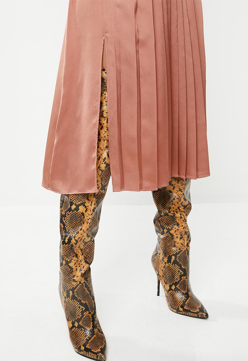 VELVET - Satin pleated midi skirt - dusty coral