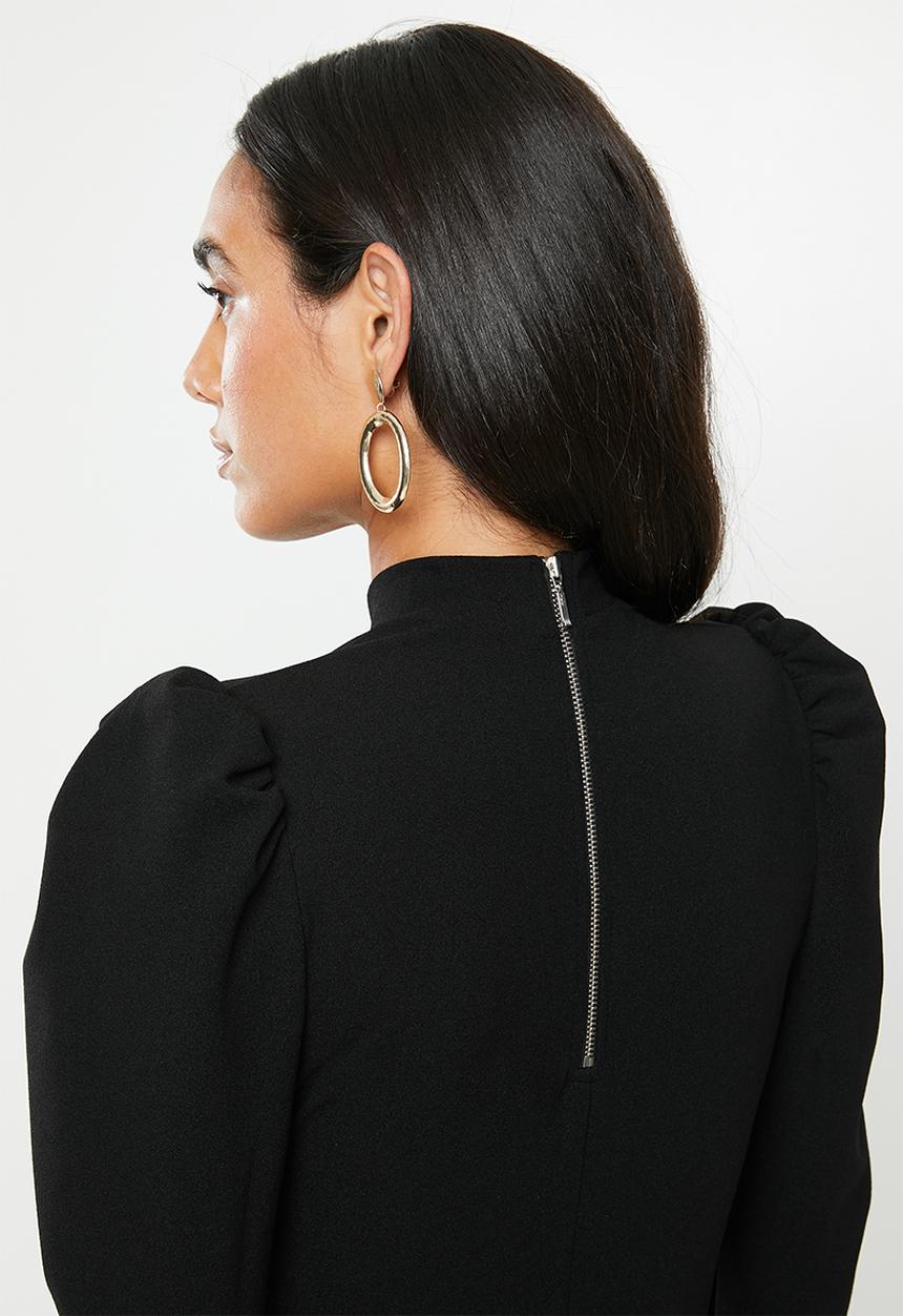 VELVET - Puff sleeve crop top - black