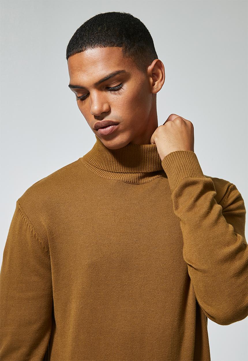 Superbalist - Premium slim fit roll neck knit - brown