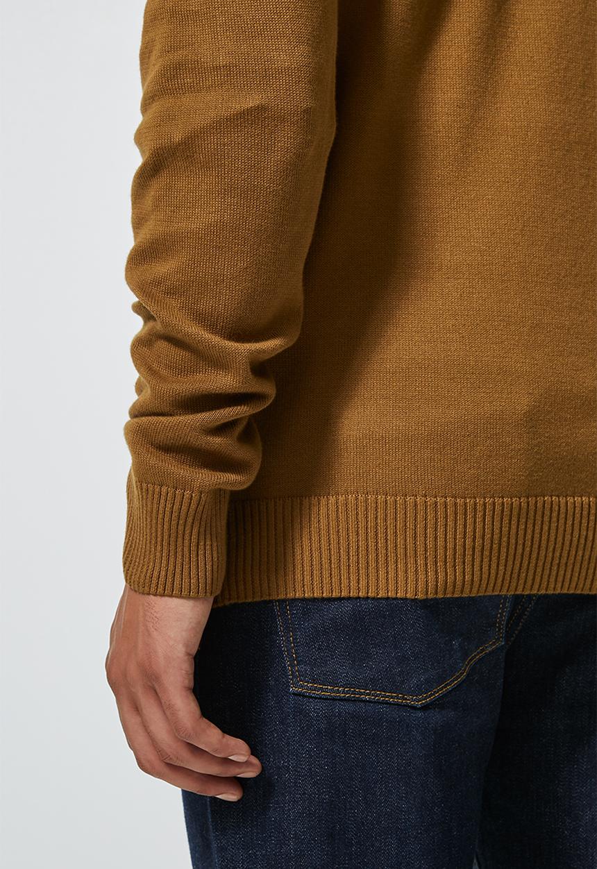 Superbalist - Premium slim fit roll neck knit - brown