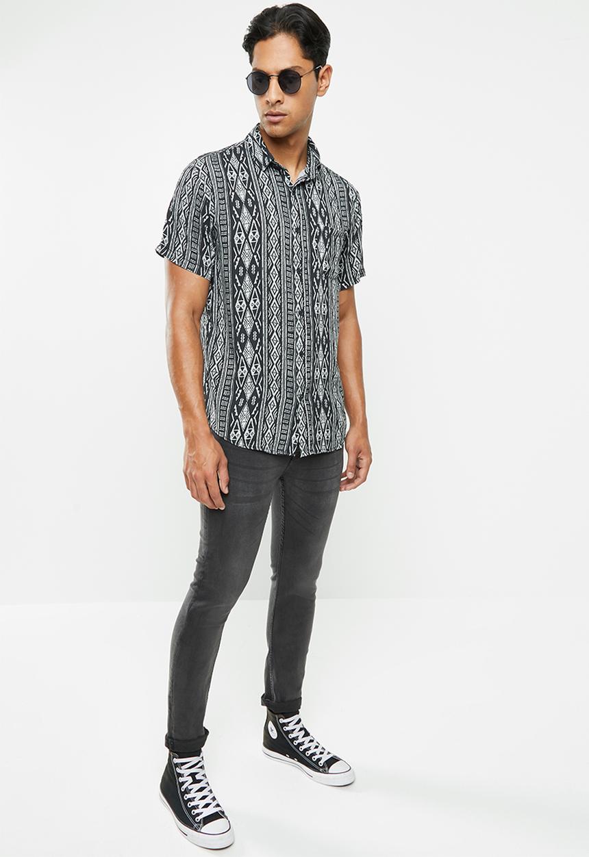 Cotton On - 91 short sleeve shirt - white & black 