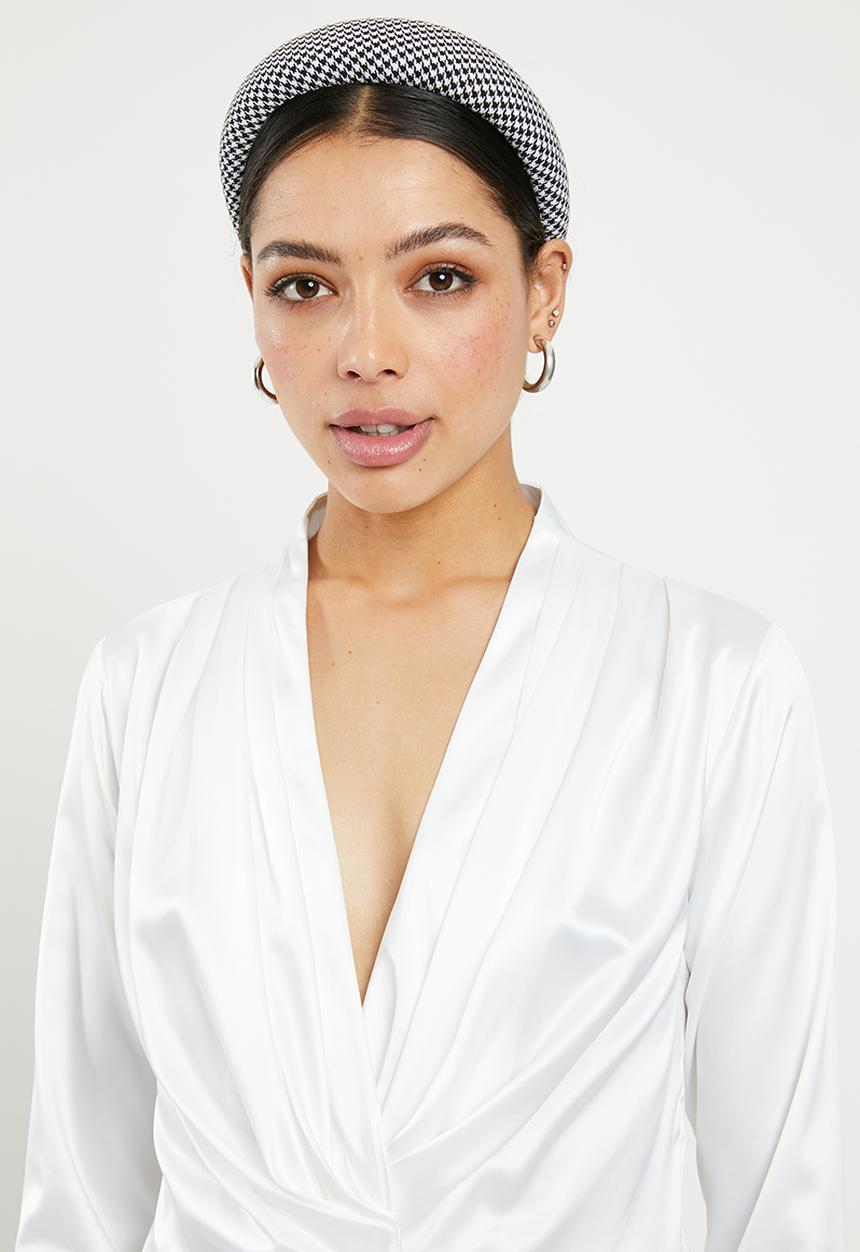 Missguided - Satin double breasted pleated neck top - white