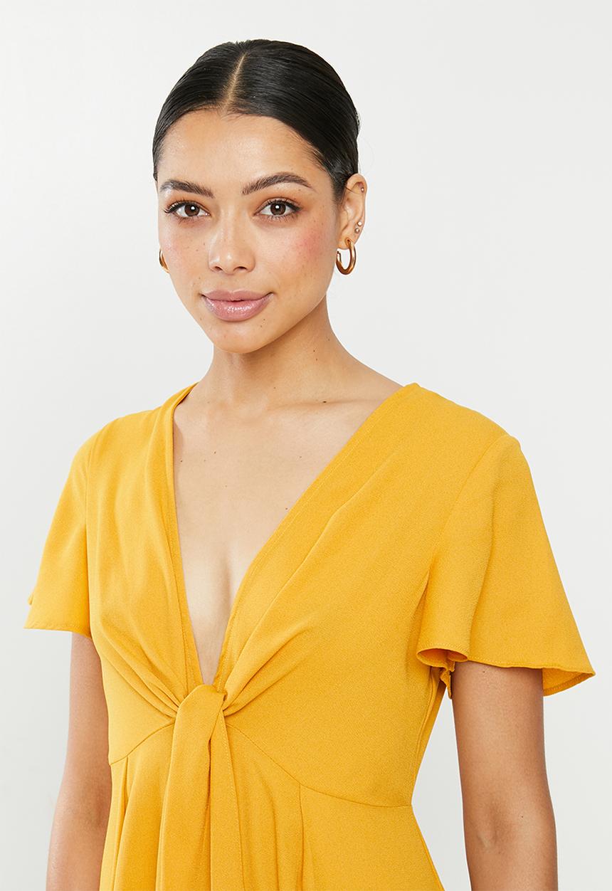 Glamorous - Deep-V tie front midi - mustard