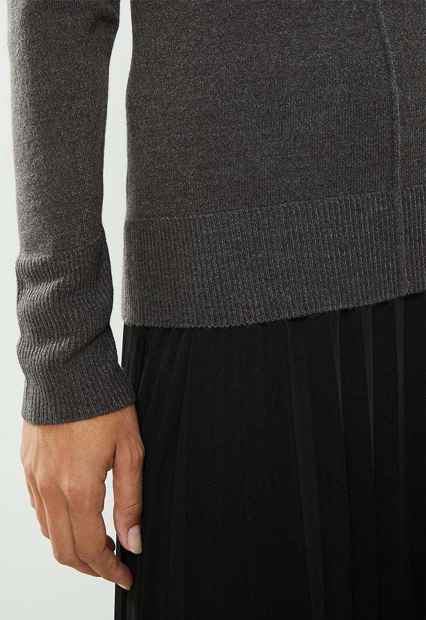 edit - Front seam crew neck - charcoal 