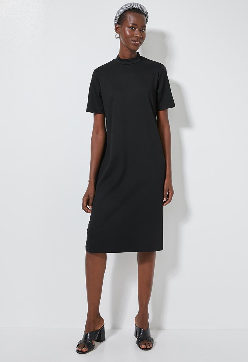 Superbalist - Hi neck shift dress - black