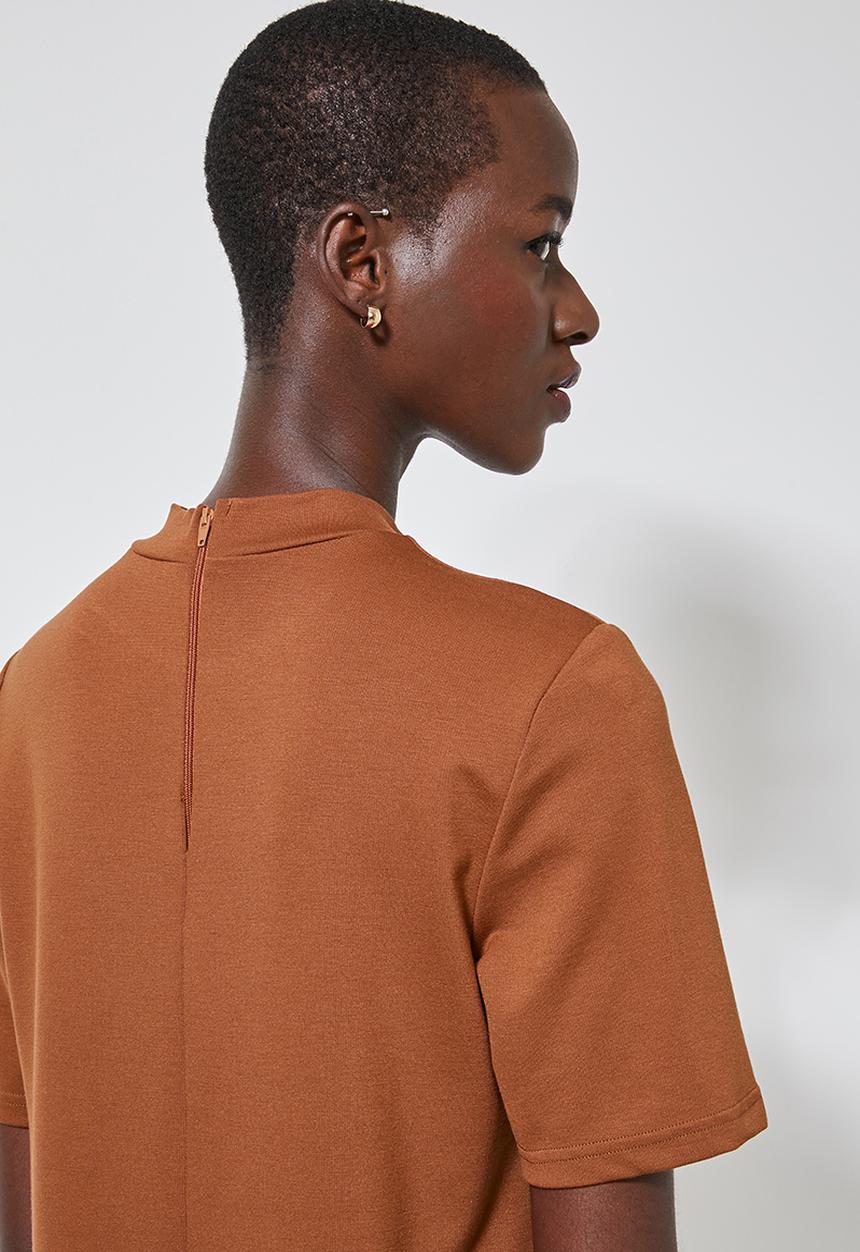 Superbalist - Hi neck shift dress - brown