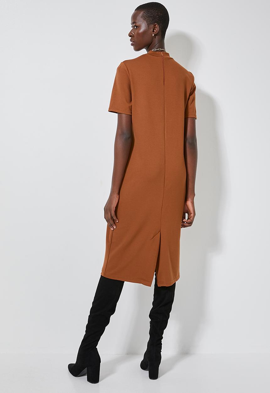 Superbalist - Hi neck shift dress - brown